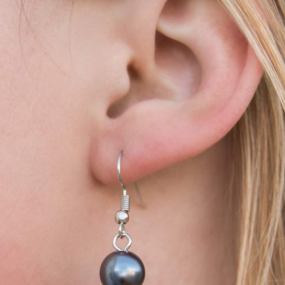 Lady In Waiting - Picture 3 of 3